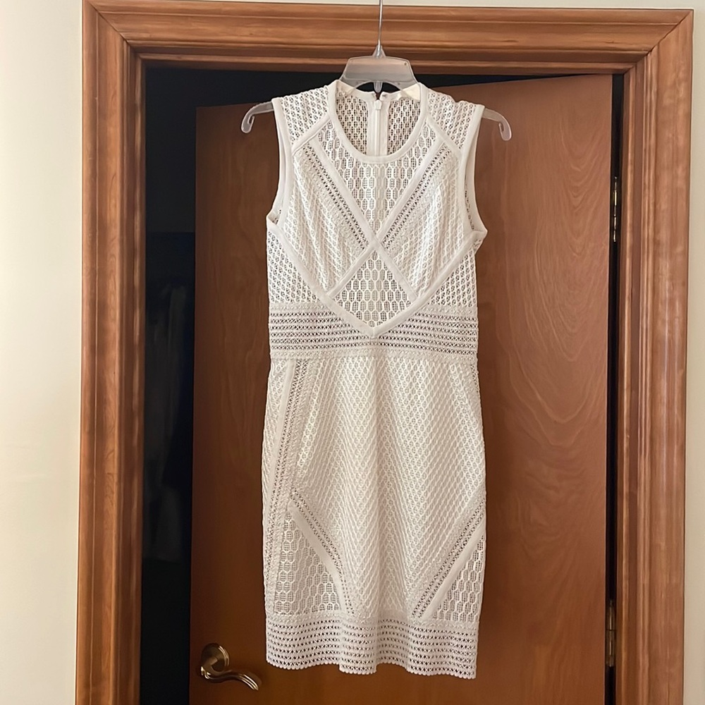Jonathan Simkhai White Dress
Perfect Condition
Size 6
